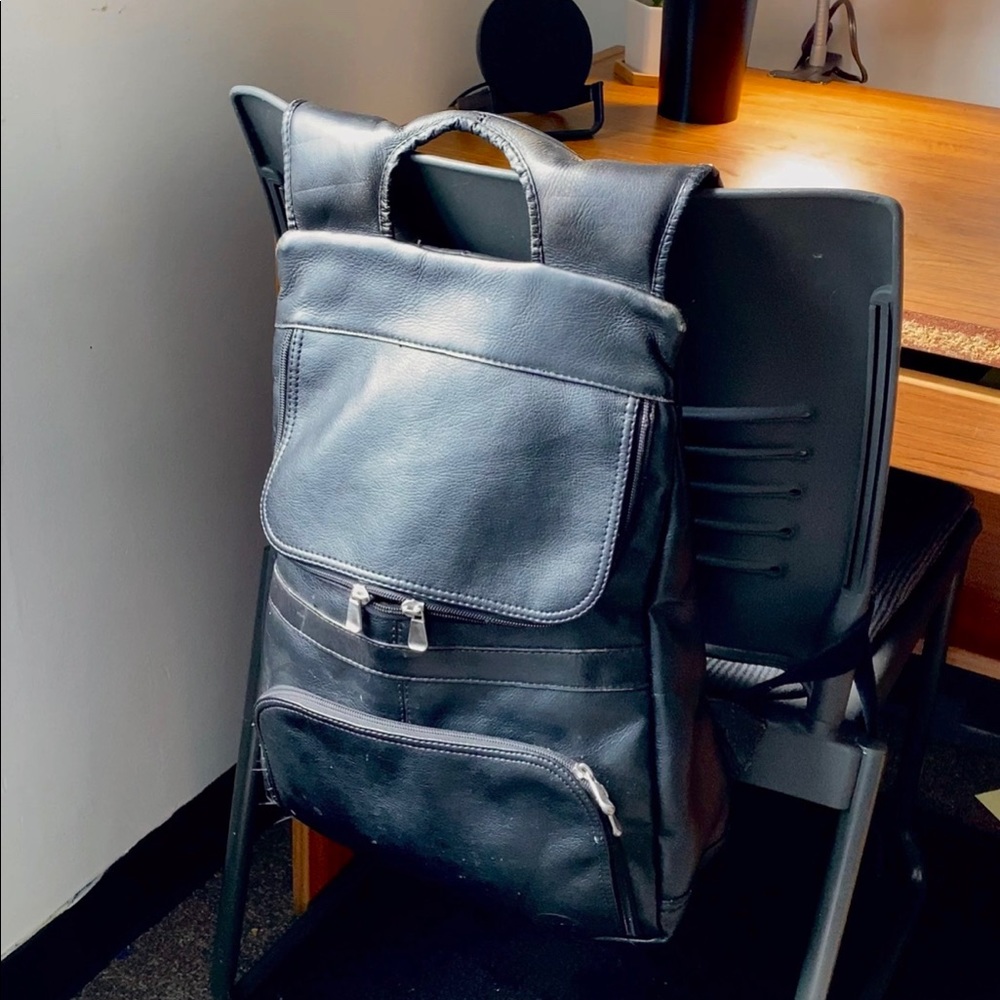 UNO black leather backpack